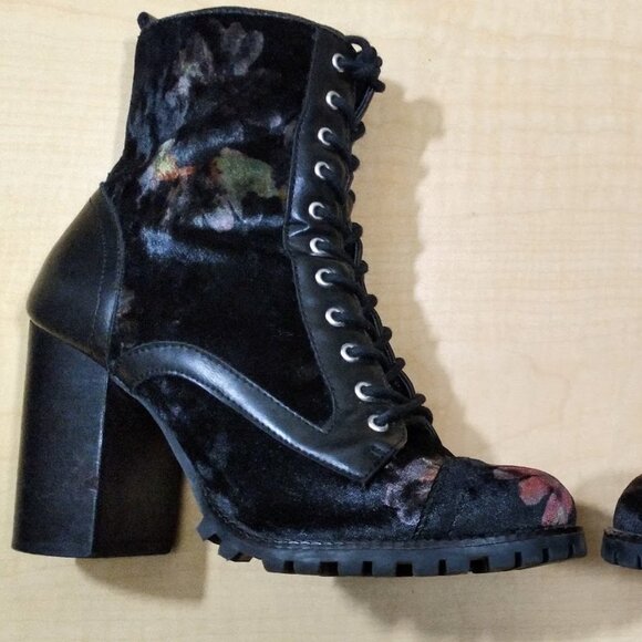 AMANDA WMS 7.5 Black Floral Zip Up Ankle Boots - Picture 3 of 17